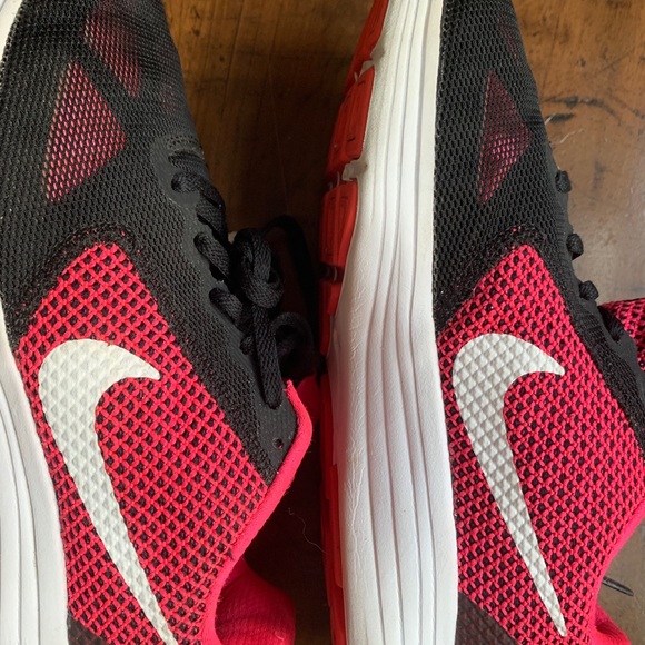 Sneakers - Picture 8 of 9